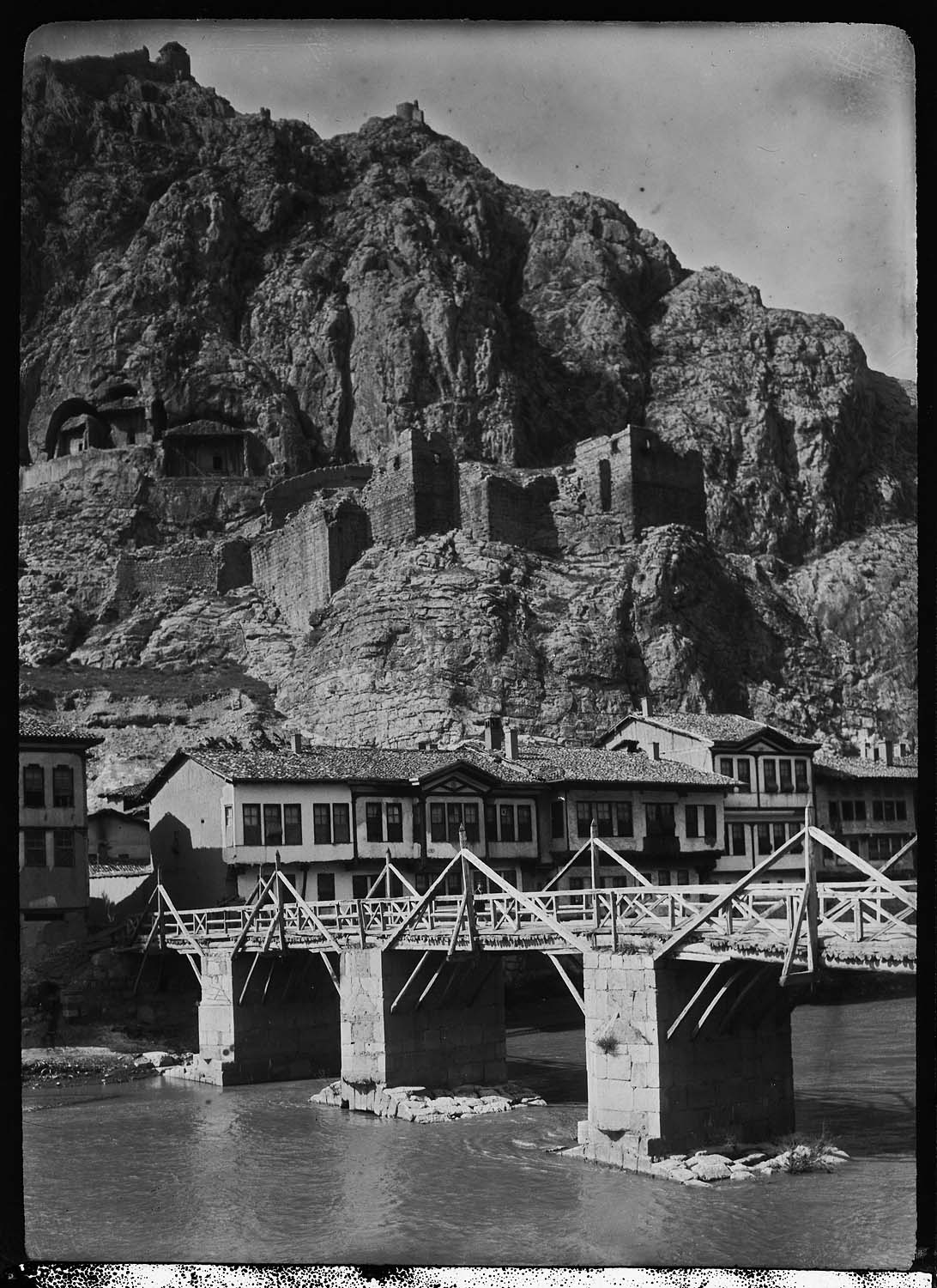 L'Altçak köprü et la citadelle au second plan